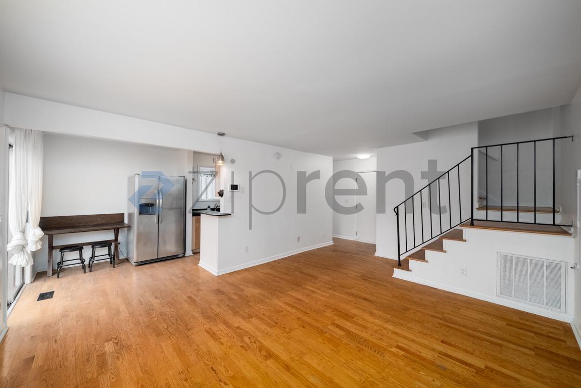 Building Photo - Unit 206