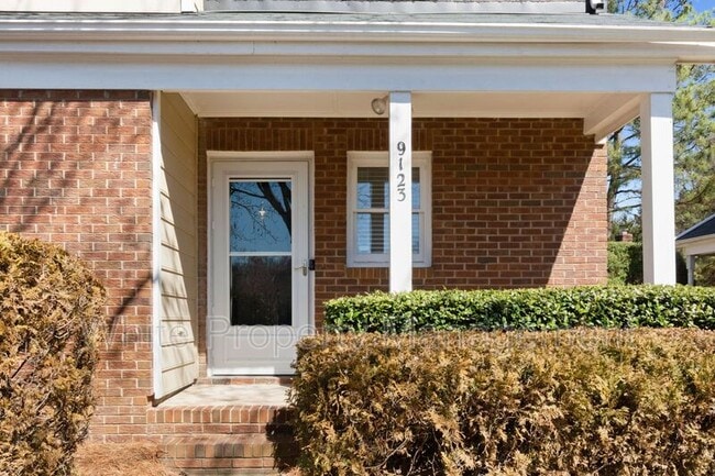 Building Photo - 9123 Kings Canyon Dr