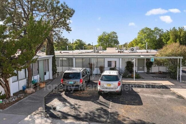 Building Photo - 301 Graceland Dr SE