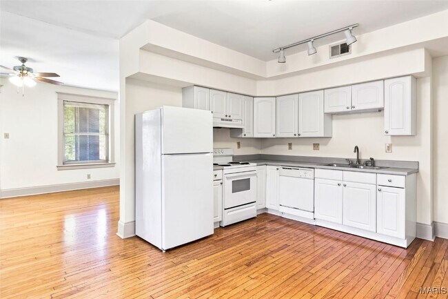 Building Photo - 3654 Shaw Blvd