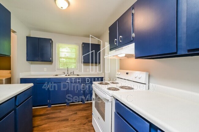 Building Photo - 1321 W Sedgefield Dr