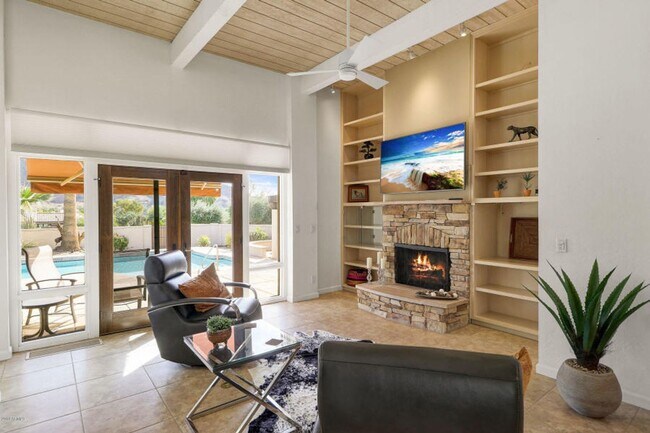 Building Photo - Beautiful 5 bed/4 bath + Den in Desirable Paradise Valley