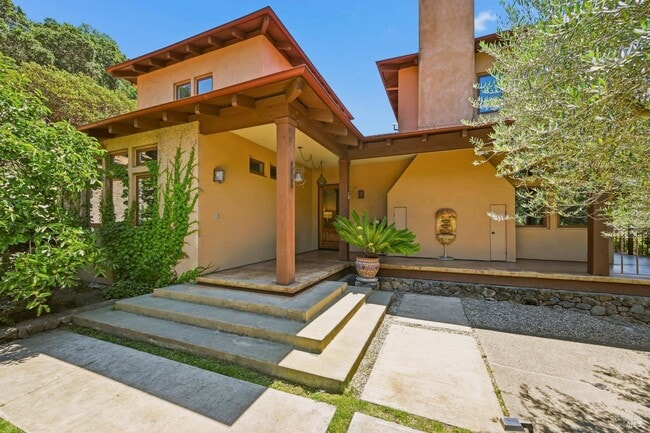 Building Photo - 2491 Spring Mountain Rd