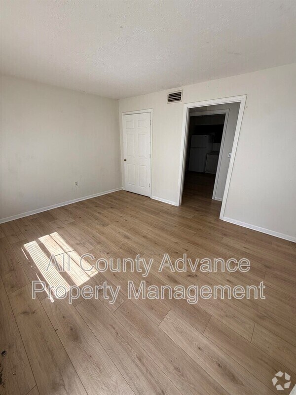 Building Photo - 4911 E Temple Heights Rd