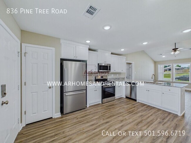 Building Photo - 836 Pine Tree Rd
