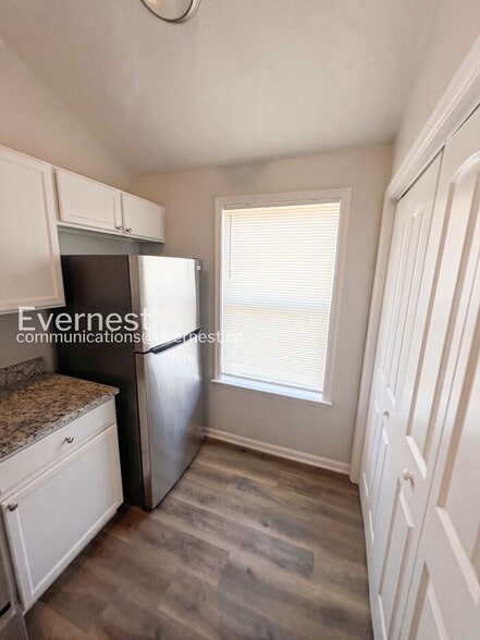 Building Photo - 206 Dove Pl