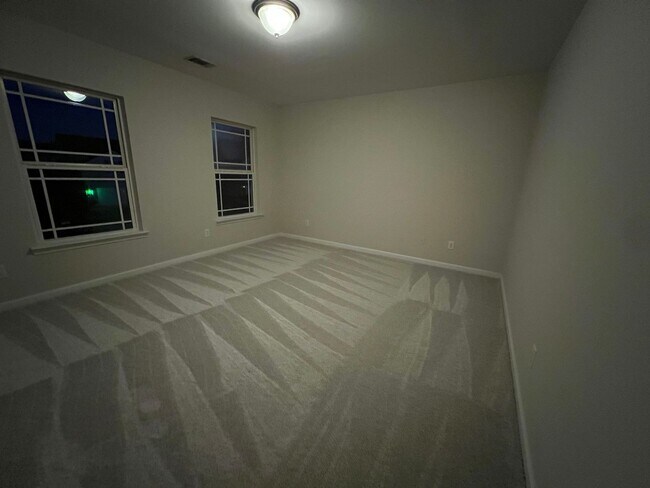 Building Photo - For rent in Bradley Point