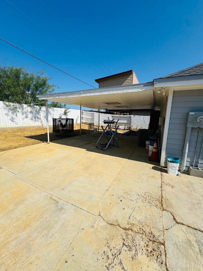 Building Photo - 218 Girasol Ct