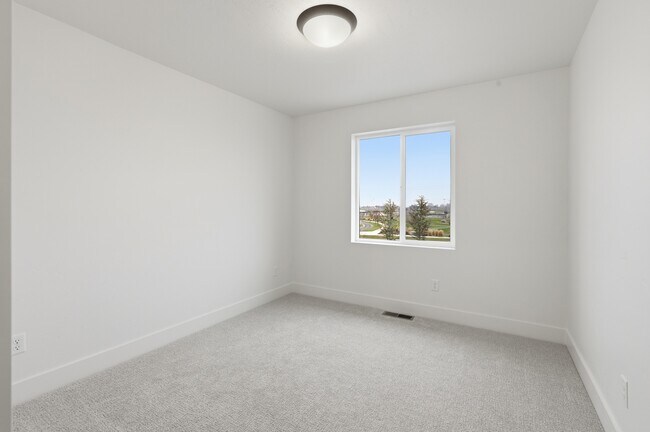 Building Photo - 2144 E Deep Purple Ln