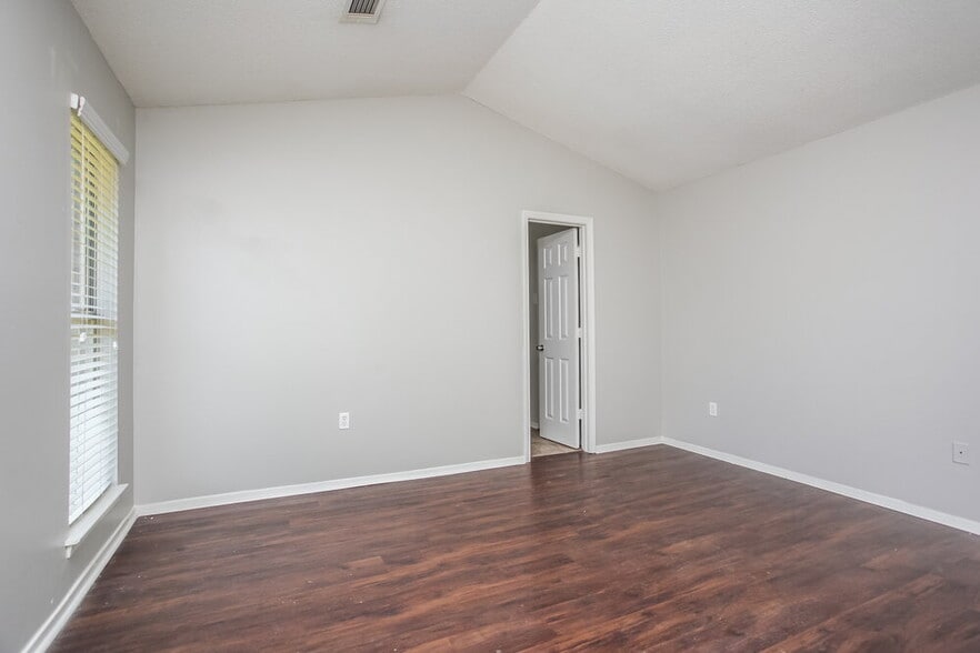 Building Photo - 10431 Amanda Dr