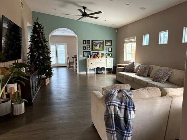 Building Photo - 50040 Paseo Corona