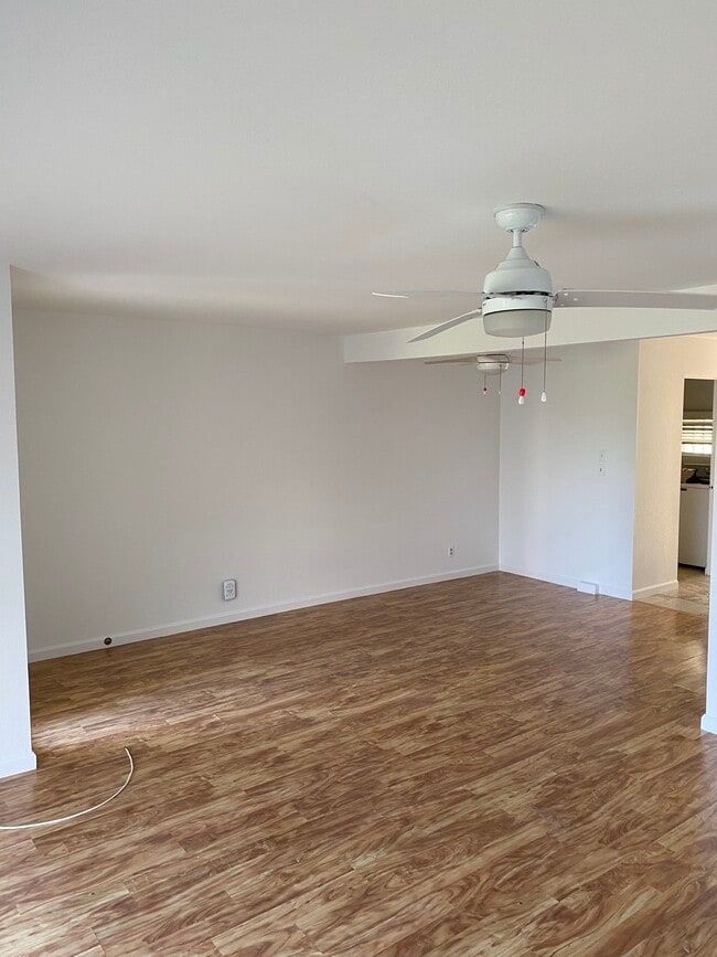 Building Photo - 147 Oko St