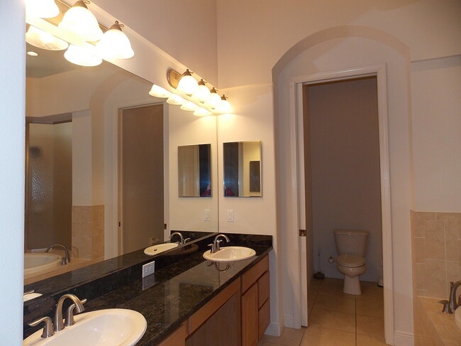 Building Photo - 1271 W Skyview Crossing Dr