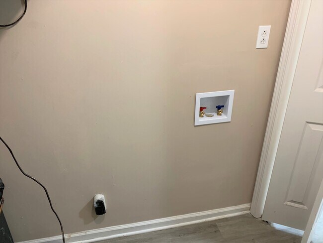 Laundry - 137 Colemont Dr