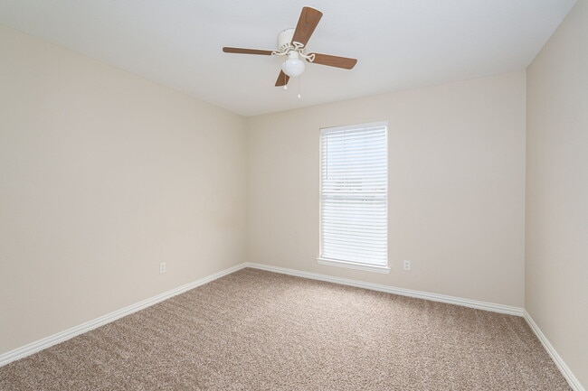 Building Photo - 640 W Marshall Dr