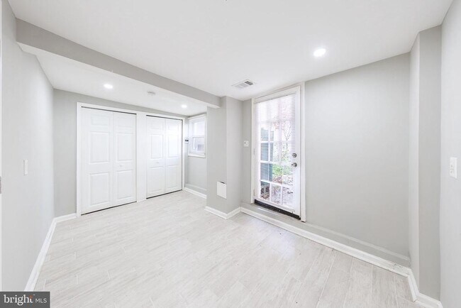 Building Photo - 1235 Shepherd St NW