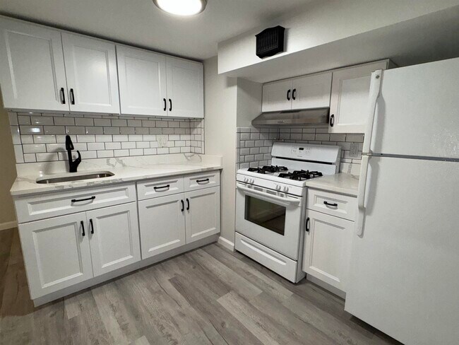 Primary Photo - 7307 Park Ave