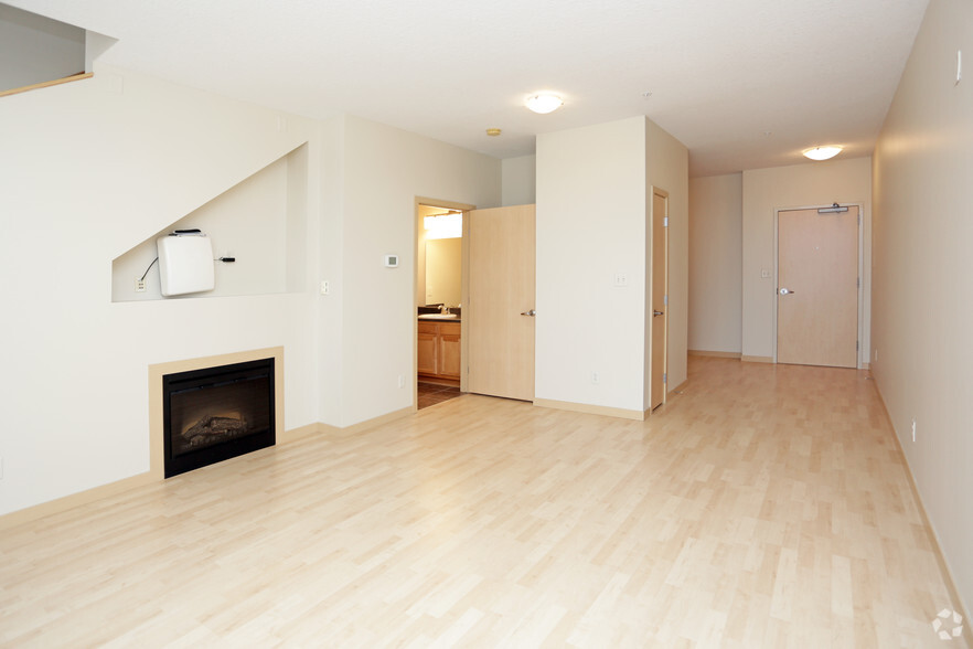 Living Room - West Glen Town Center Apartments