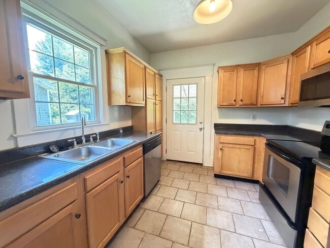 Building Photo - Spacious & Comfortable Two-Bedroom, and Bath House!
