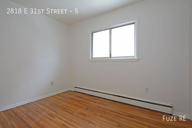 Building Photo - **Move In Special!** Spacious 2-Bedroom Up...