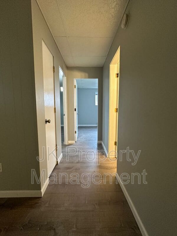 Building Photo - 1122 1st Ave SW