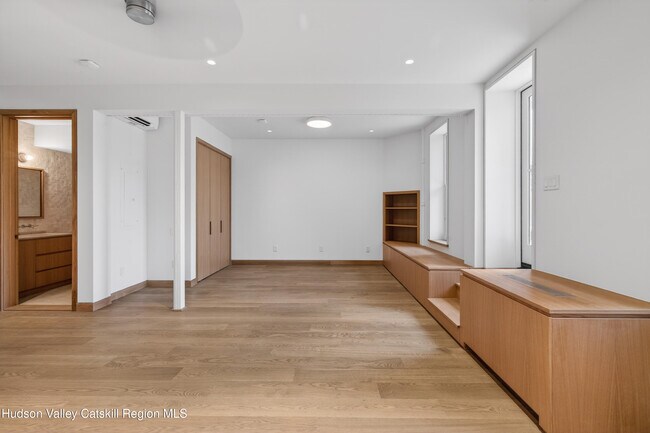 Building Photo - 316 Wall St