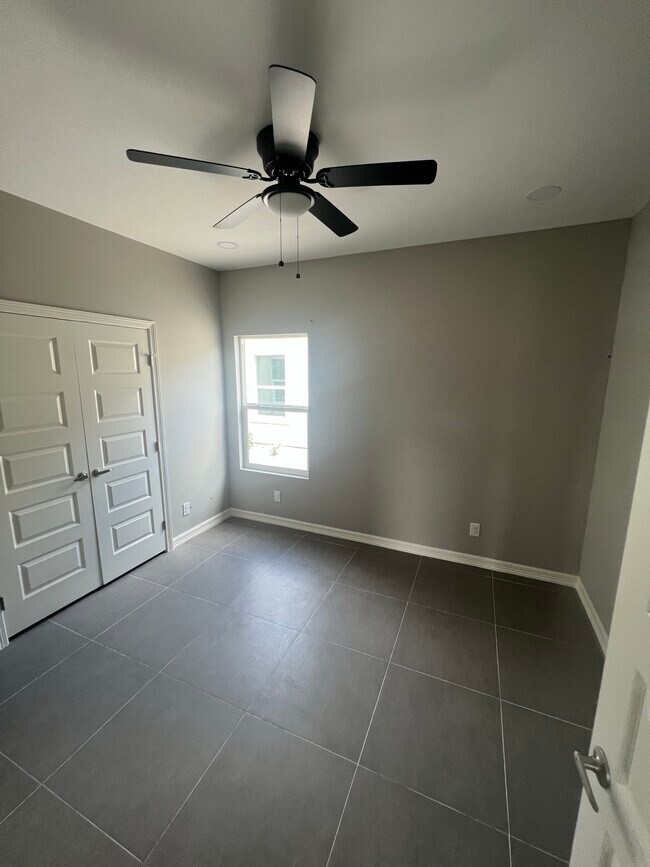 Building Photo - 5913 Puffin Ave