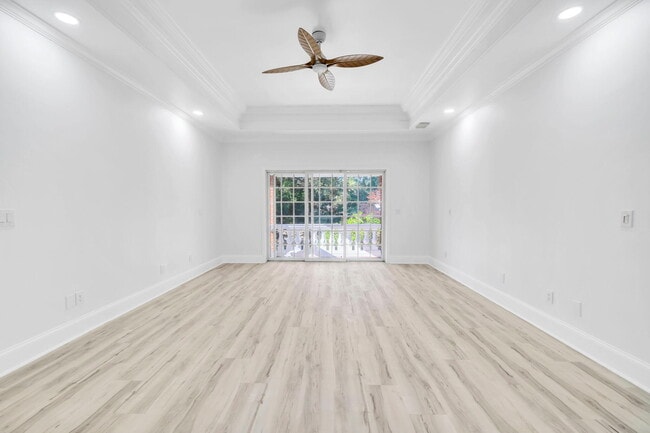 Building Photo - 1524 Glenlake Cir