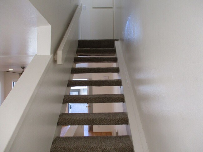 Building Photo - Woodlands in La Jolla  2 bedroom 1 bath to...
