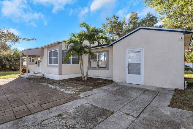 Building Photo - 5148 Tampa Bay Growth Fund 2 LLC