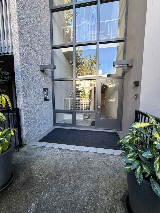 Building Photo - 2Bd/2Ba Bellevue Condo