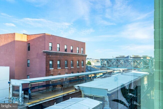 Building Photo - 1131-39 N Front St