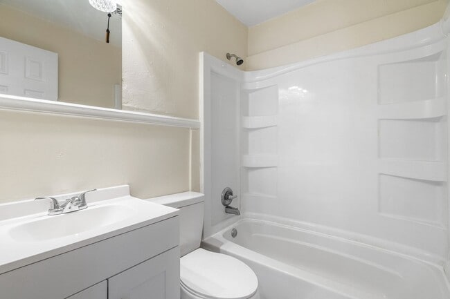 Building Photo - Portsmouth 2 bedroom -Ready Now