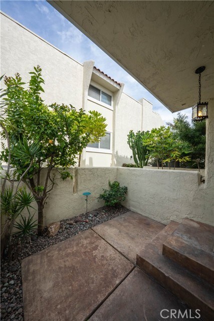 Building Photo - 423 2nd St