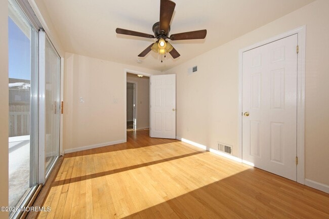 Building Photo - 8 Viola Ave