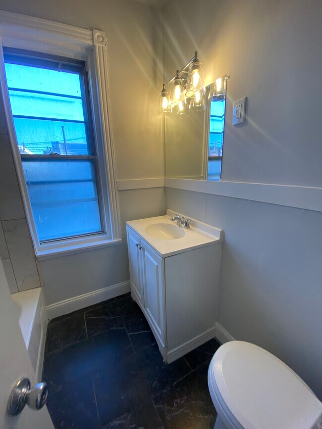 Building Photo - 3103 N Croskey St