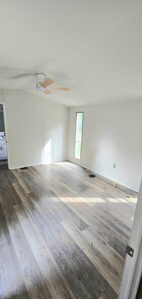 Building Photo - 968 Cy Cir