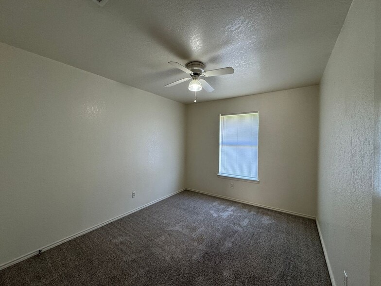 Building Photo - 1801 Cedarhill Dr
