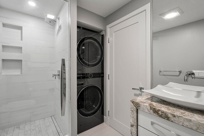 Building Photo - 65 Lake Ave