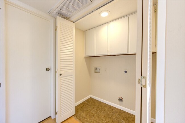 Building Photo - 3055 Walnut Bend Ln