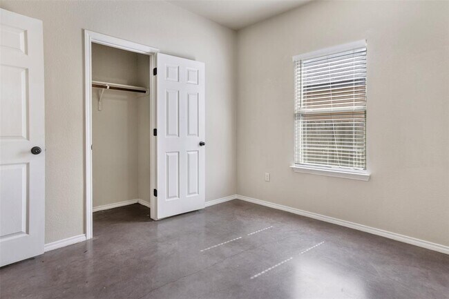 Building Photo - 533 Jack Rabbit Ln