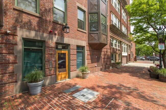 Building Photo - 97 Broadway