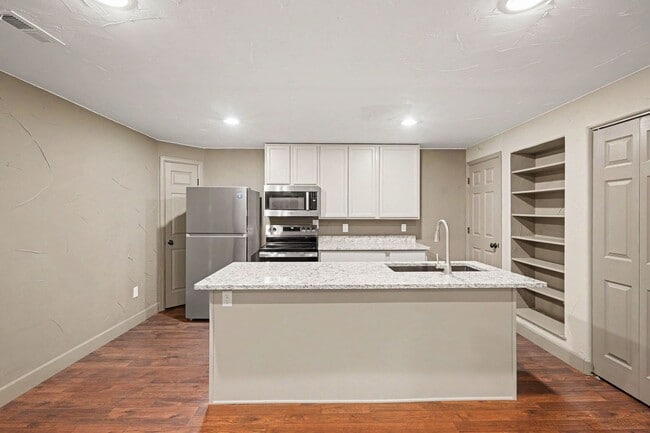 Building Photo - 5634 W Ida Dr