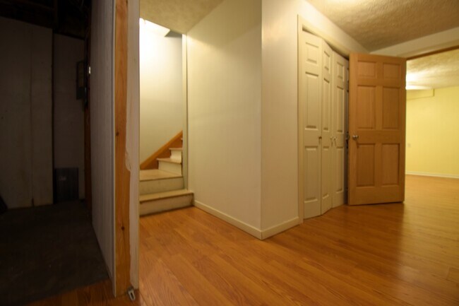 Building Photo - 1136 Anthrop Dr