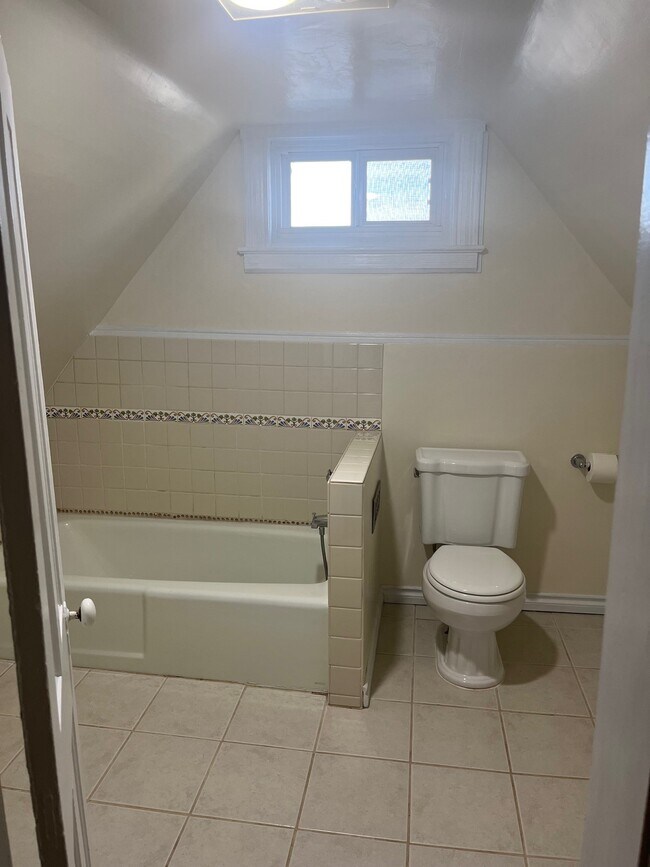Bathroom - 800 Holter St