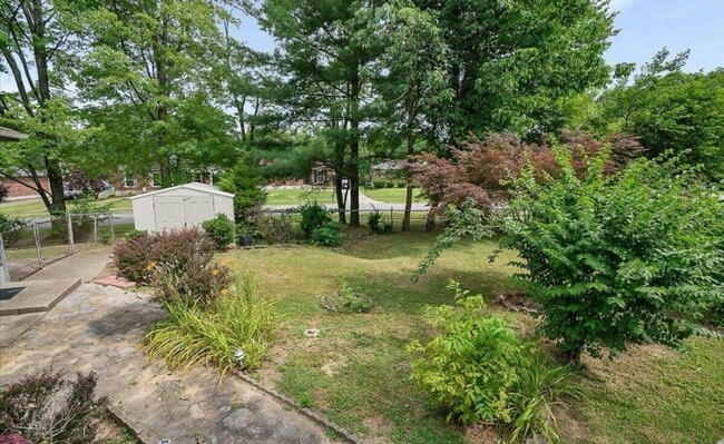 Building Photo - Updated Hillview Home! 3BR/2BA with Basement!