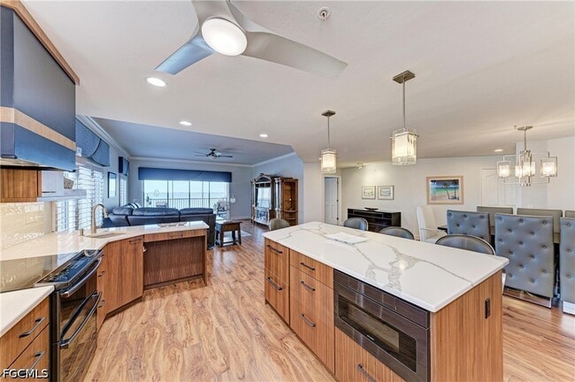 Building Photo - 14813 Laguna Dr