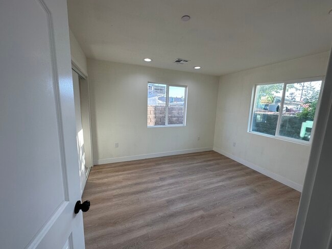 Building Photo - 10730 Crockett St