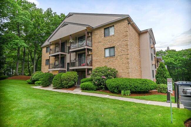 Building Photo - 23 Country Club Dr