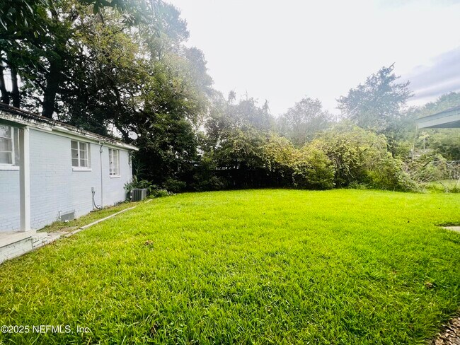 Building Photo - 3340 Sunnybrook Ave N